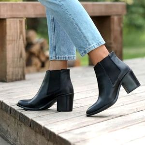NONETHELESS Chelsea Heeled Booties ~ EUC